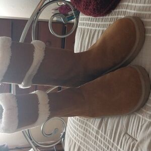 Koolaburra size 12, camel color